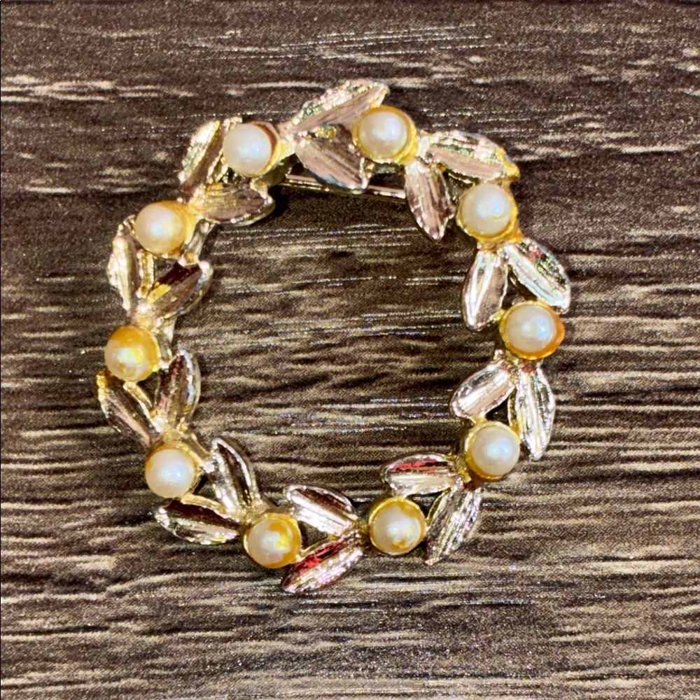 Vintage Elegant Metal Gold and Pearl Leaf Brooch